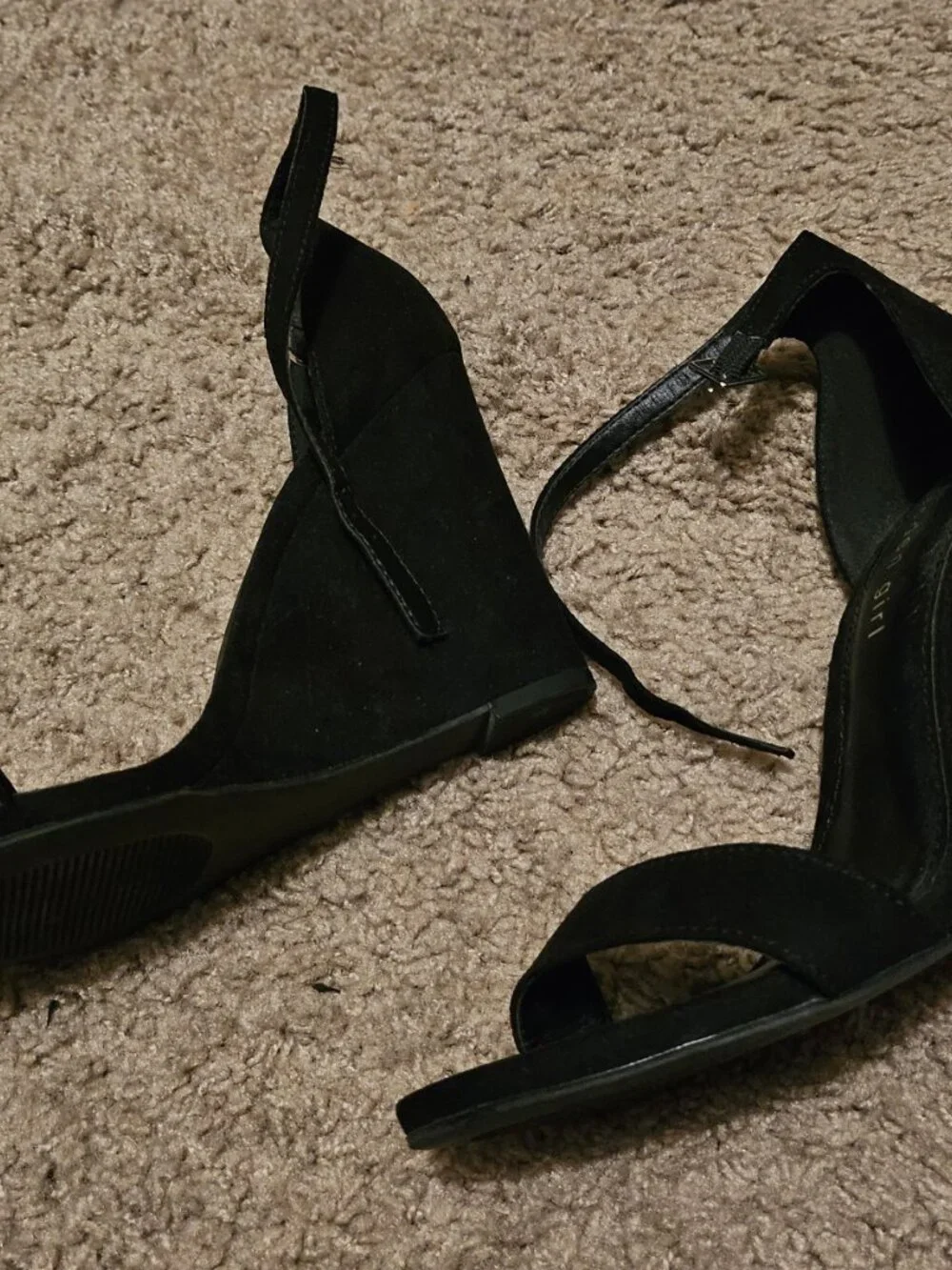 MADDEN GIRL Dress Wedge Heel BLACK 8.5 Fabulous ALMOST LIKE NEW SHOES